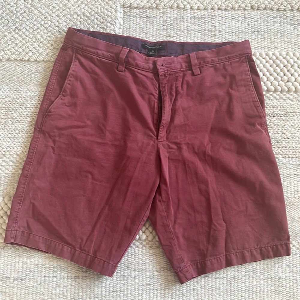 Banana Republic Men’s W33 Red Chino Short.